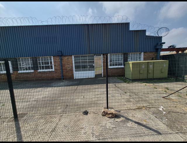 2,100M² WAREHOUSE TO LET IN HERIOTDALE